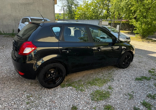 Kia Ceed cena 17600 przebieg: 140000, rok produkcji 2009 z Łódź małe 301